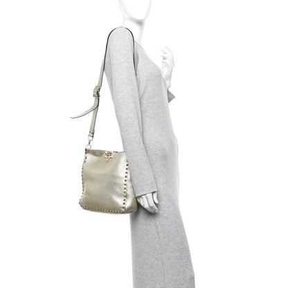 Metallic Pebbled Calfskin Small Rockstud Flip-Lock Messenger Bag Platino