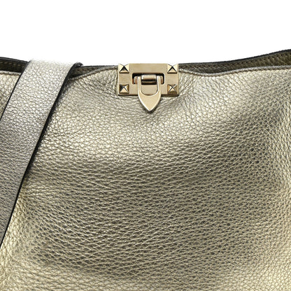 Metallic Pebbled Calfskin Small Rockstud Flip-Lock Messenger Bag Platino