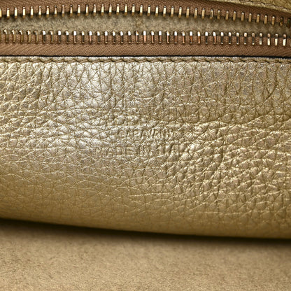Metallic Pebbled Calfskin Small Rockstud Flip-Lock Messenger Bag Platino