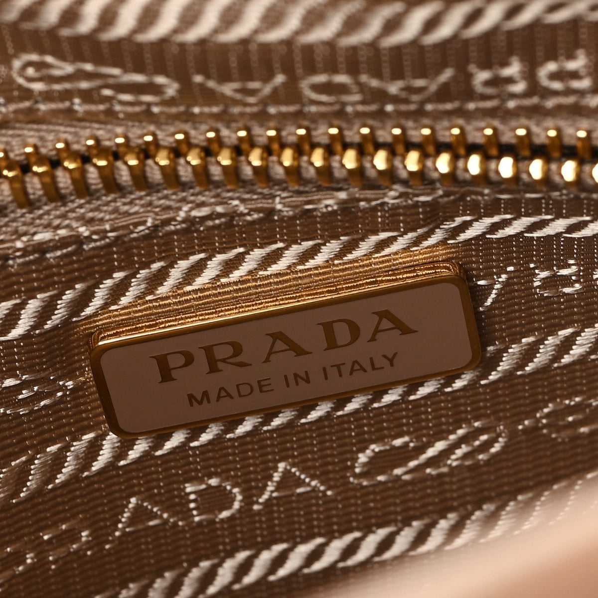 Shiny Nappa Medium Bonnie Shoulder Bag Cameo
