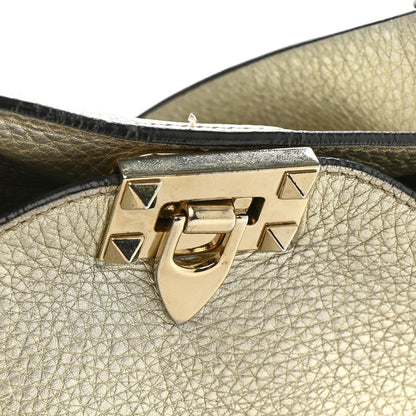Metallic Pebbled Calfskin Small Rockstud Flip-Lock Messenger Bag Platino